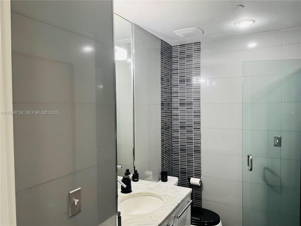 Real estate property located at 900 Biscayne Blvd #4504, Miami-dade, 900 Biscayne Bay Condo, Miami, FL