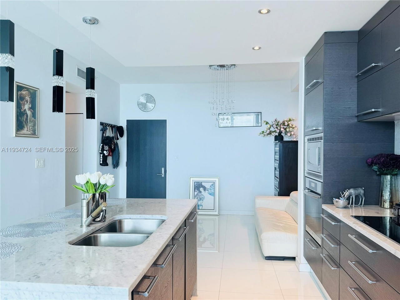 Real estate property located at 900 Biscayne Blvd #4504, Miami-dade, 900 Biscayne Bay Condo, Miami, FL
