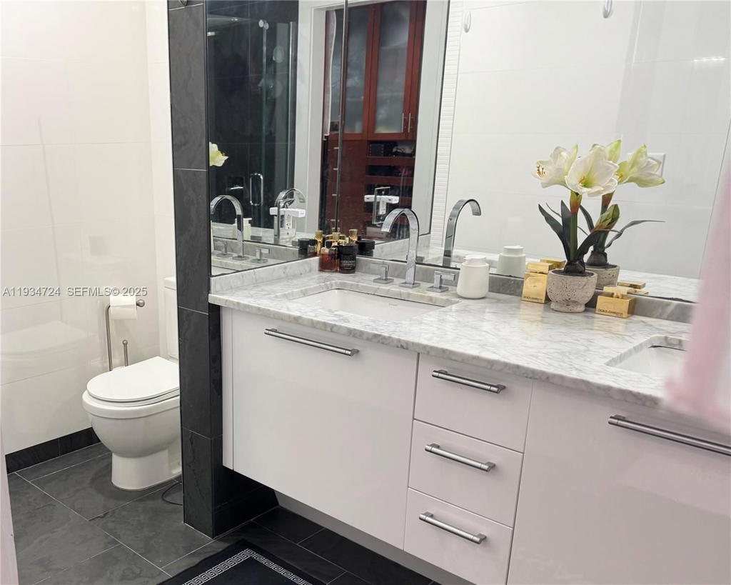 Real estate property located at 900 Biscayne Blvd #4504, Miami-dade, 900 Biscayne Bay Condo, Miami, FL