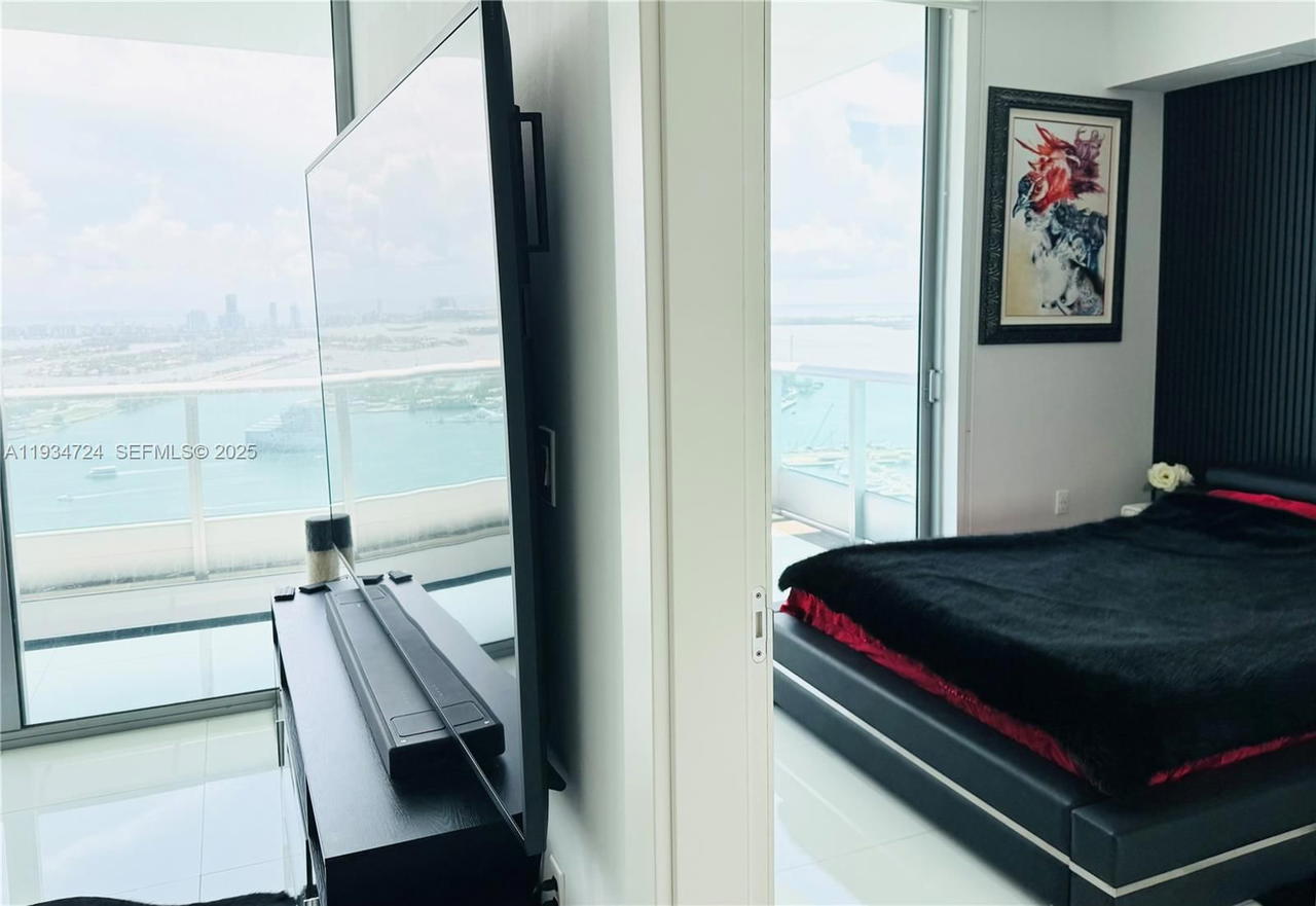 Real estate property located at 900 Biscayne Blvd #4504, Miami-dade, 900 Biscayne Bay Condo, Miami, FL