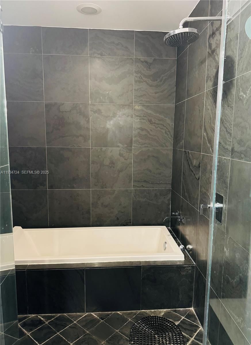 Real estate property located at 900 Biscayne Blvd #4504, Miami-dade, 900 Biscayne Bay Condo, Miami, FL