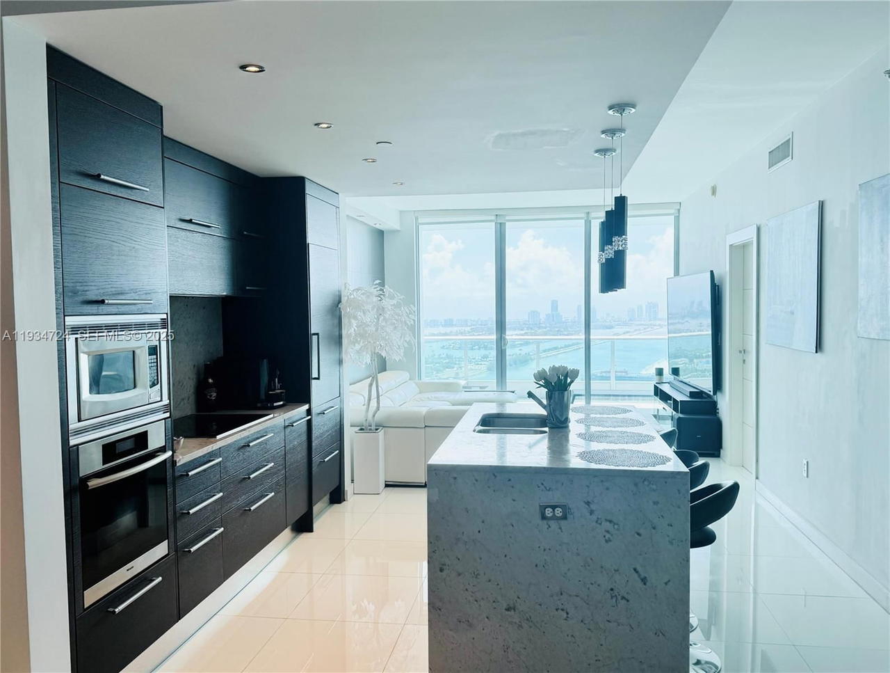 Real estate property located at 900 Biscayne Blvd #4504, Miami-dade, 900 Biscayne Bay Condo, Miami, FL