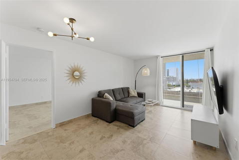 Real estate property located at 850 Miami Ave W-806, Miami-dade, Madison Downtown Condo, Miami, FL