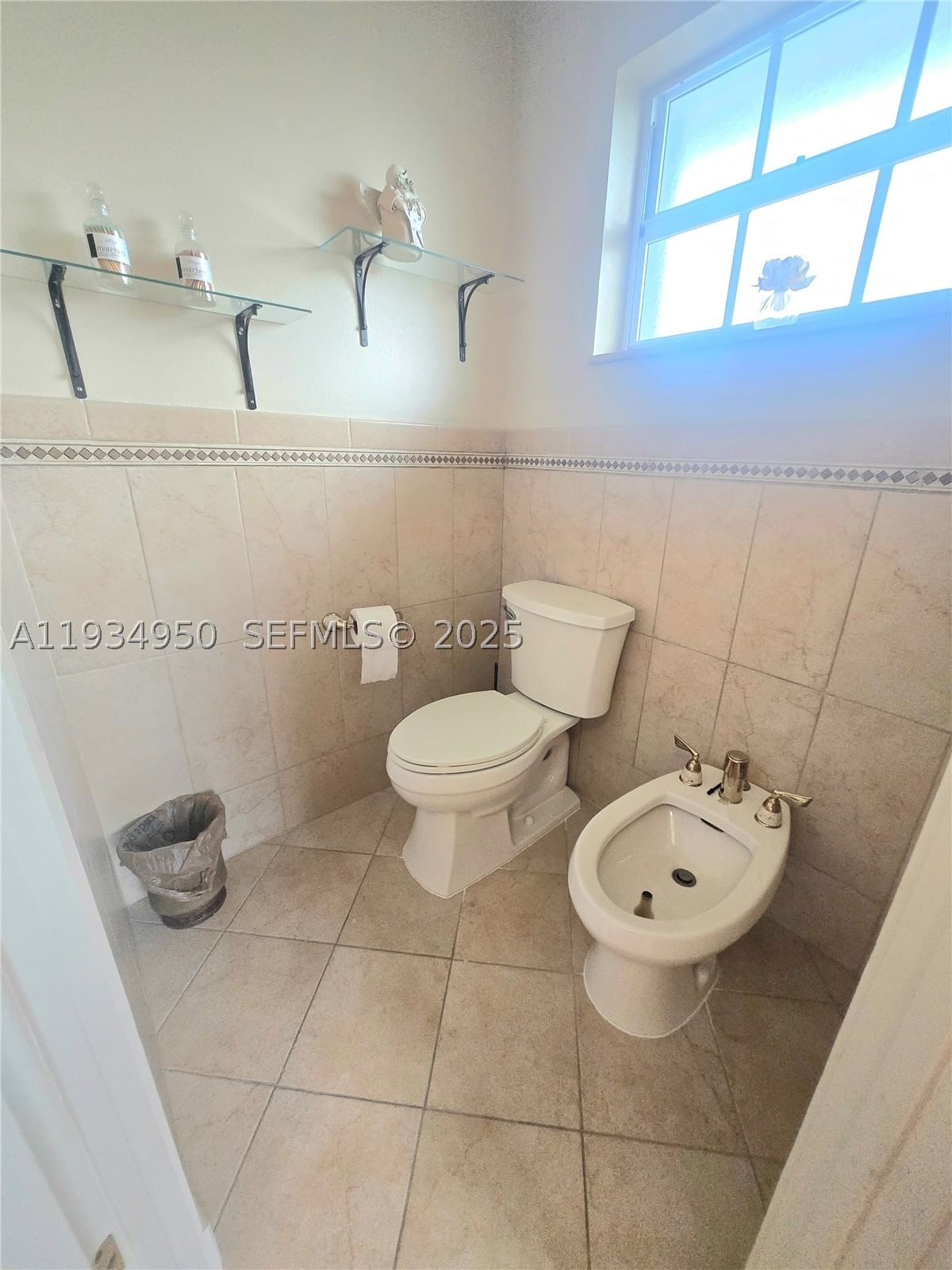 Real estate property located at 16422 83rd Pl, Miami-dade, 5th Addn To Royal Oaks, Miami Lakes, FL