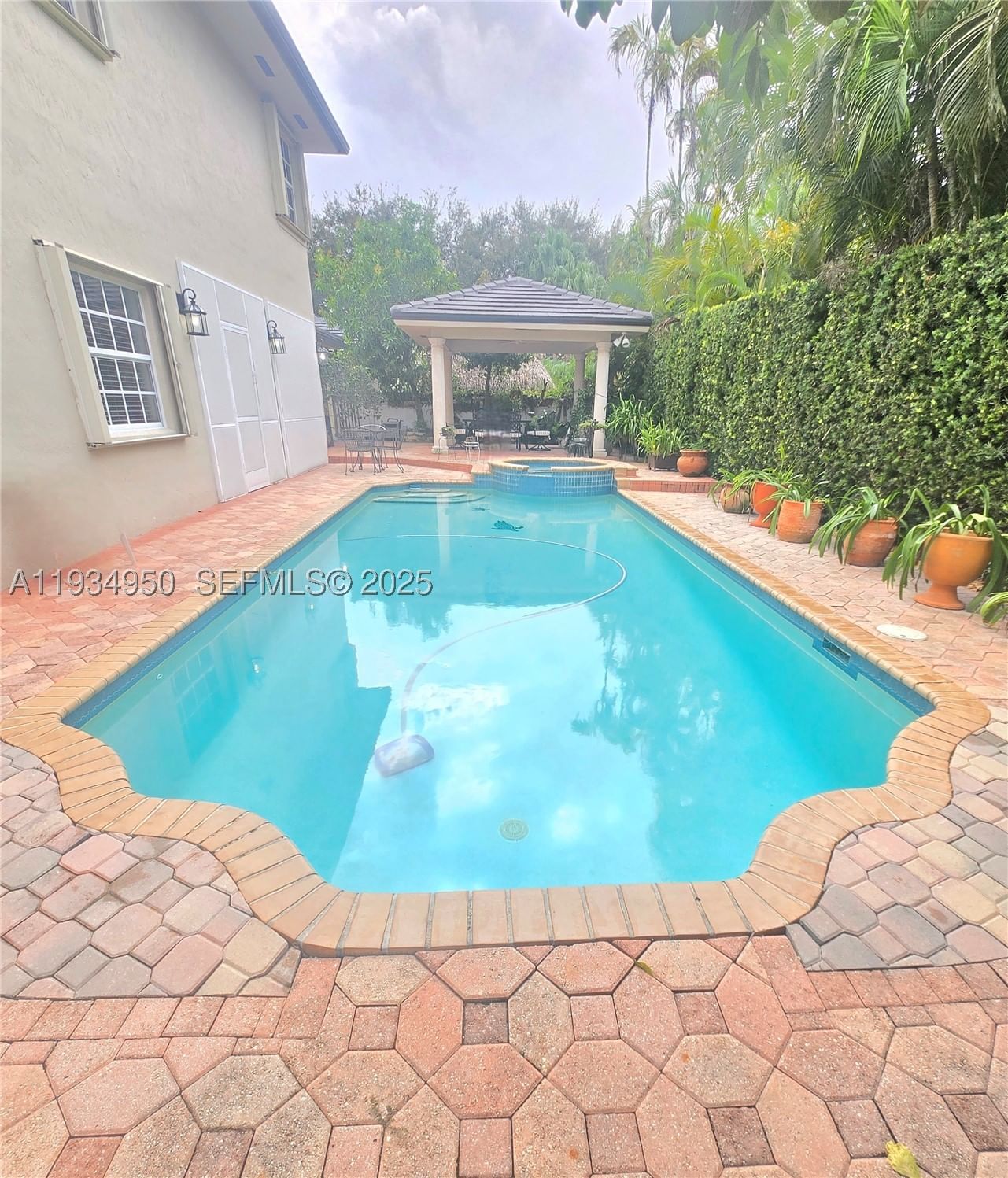 Real estate property located at 16422 83rd Pl, Miami-dade, 5th Addn To Royal Oaks, Miami Lakes, FL