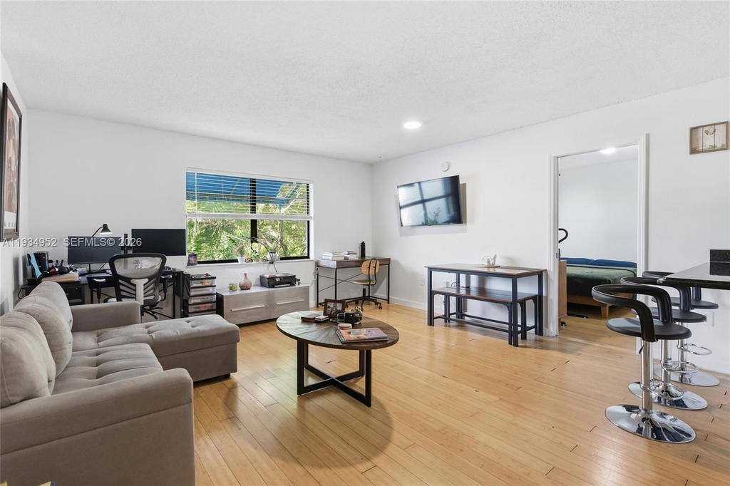 Real estate property located at 950 11th St #3B, Miami-dade, The Twelve Condo, Miami, FL
