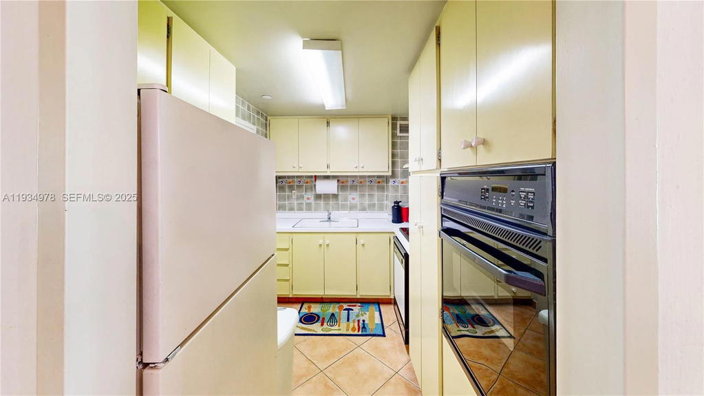 Real estate property located at 3301 5th Ave #110, Miami-dade, Bay Park Towers Condo, Miami, FL