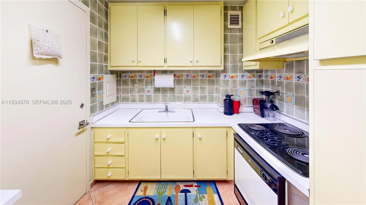 Real estate property located at 3301 5th Ave #110, Miami-dade, Bay Park Towers Condo, Miami, FL