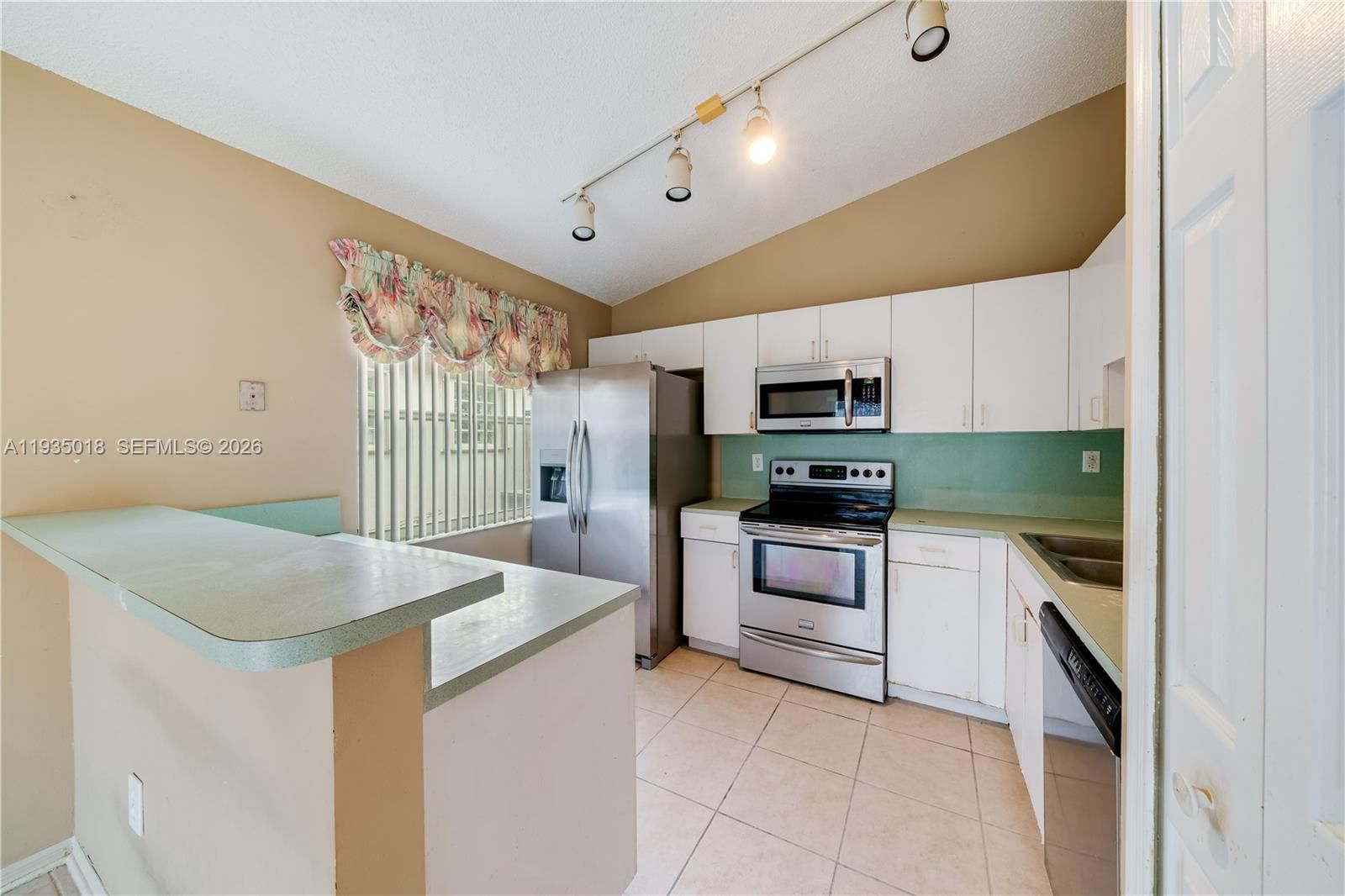 Real estate property located at 16154 85th St, Miami-dade, Lago Mar South, Miami, FL