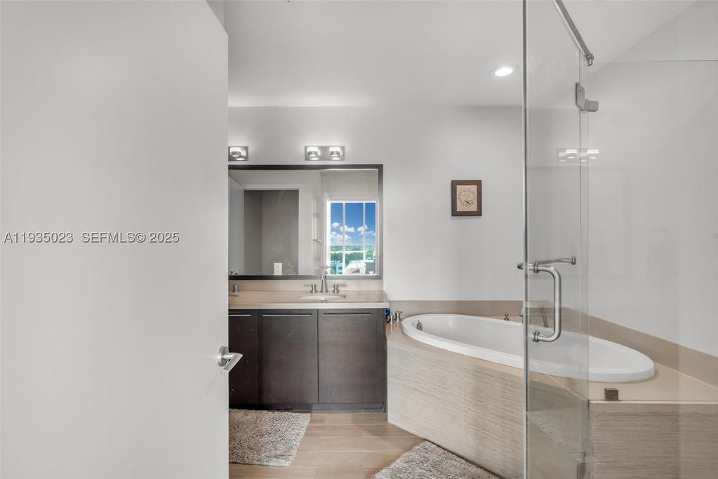 Real estate property located at 7928 East Dr #708, Miami-dade, Eloquence On The Bay Cond, North Bay Village, FL