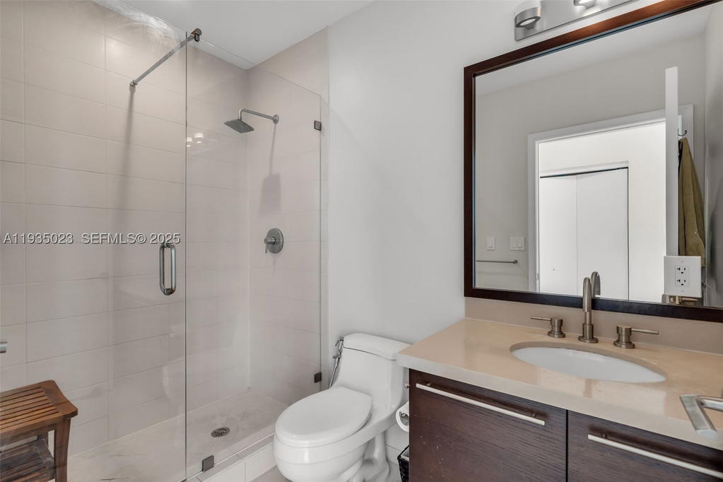 Real estate property located at 7928 East Dr #708, Miami-dade, Eloquence On The Bay Cond, North Bay Village, FL