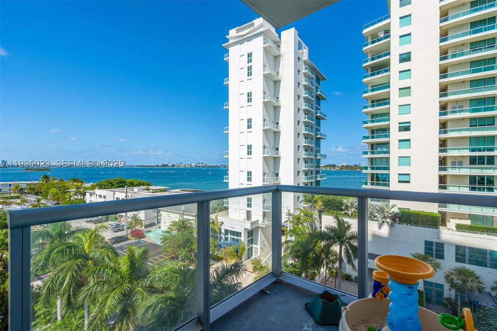 Real estate property located at 7928 East Dr #708, Miami-dade, Eloquence On The Bay Cond, North Bay Village, FL