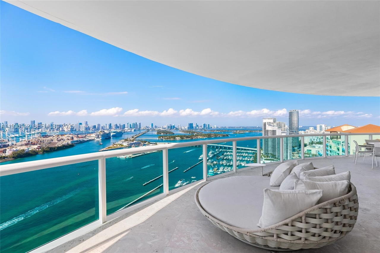 Real estate property located at 1000 Pointe Dr #3501, Miami-dade, Murano At Portofino Condo, Miami Beach, FL