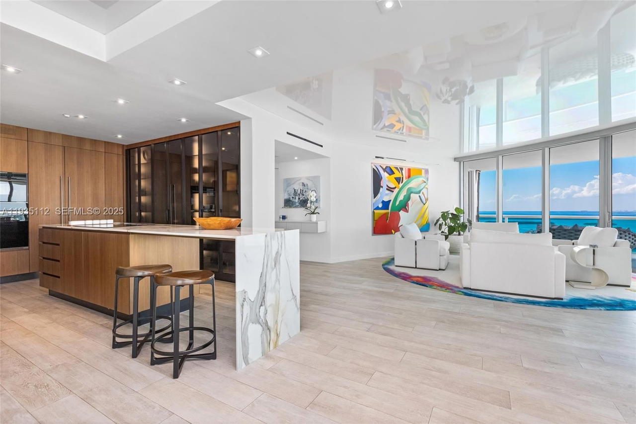 Real estate property located at 1000 Pointe Dr #3501, Miami-dade, Murano At Portofino Condo, Miami Beach, FL