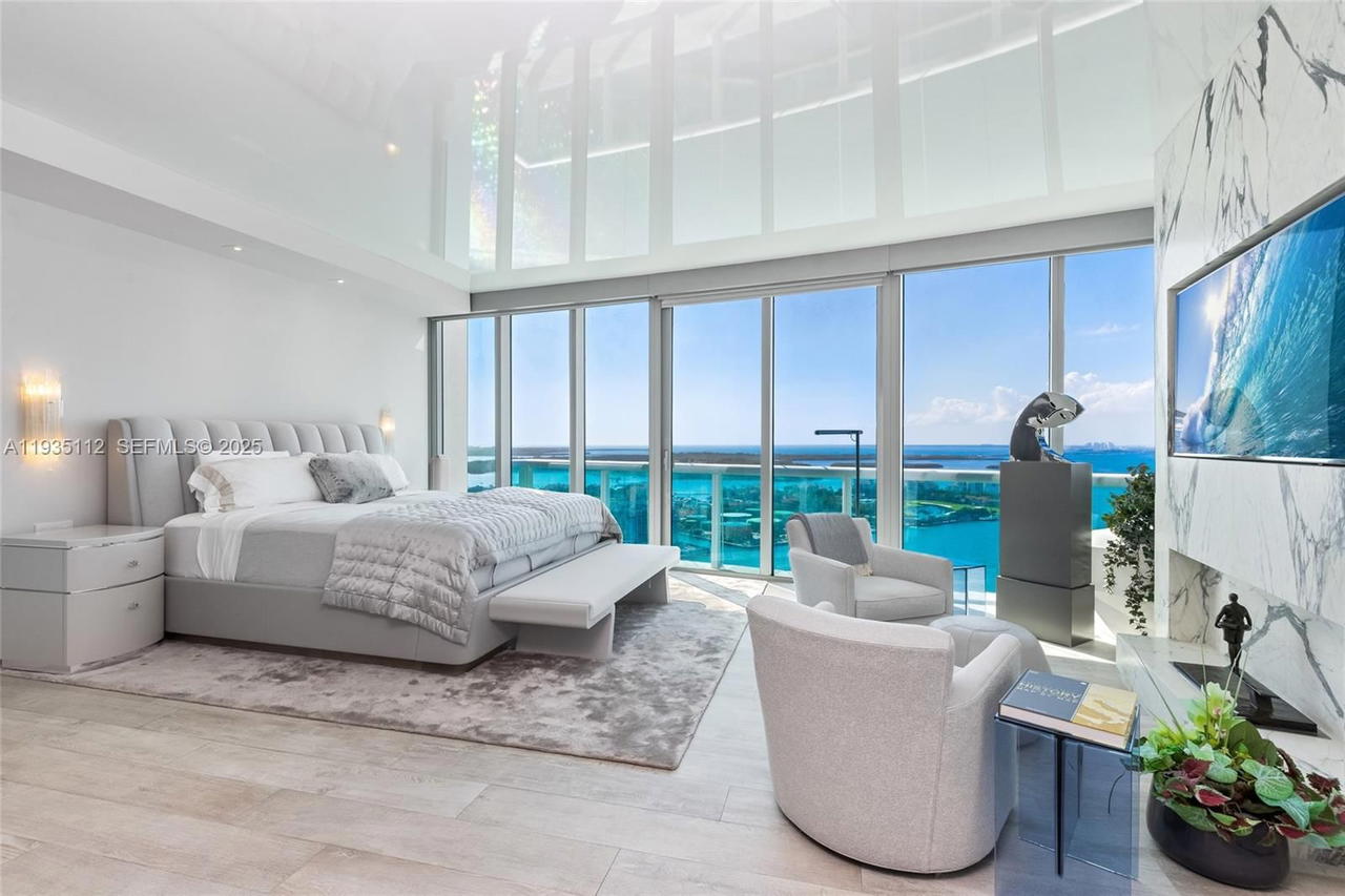 Real estate property located at 1000 Pointe Dr #3501, Miami-dade, Murano At Portofino Condo, Miami Beach, FL