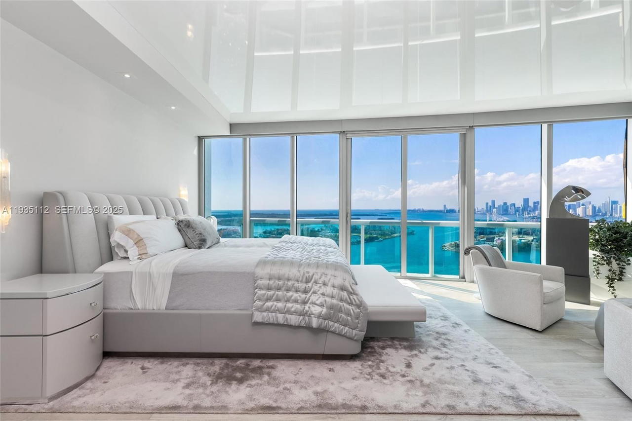 Real estate property located at 1000 Pointe Dr #3501, Miami-dade, Murano At Portofino Condo, Miami Beach, FL