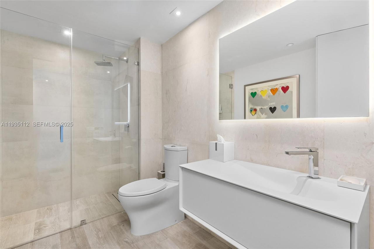 Real estate property located at 1000 Pointe Dr #3501, Miami-dade, Murano At Portofino Condo, Miami Beach, FL
