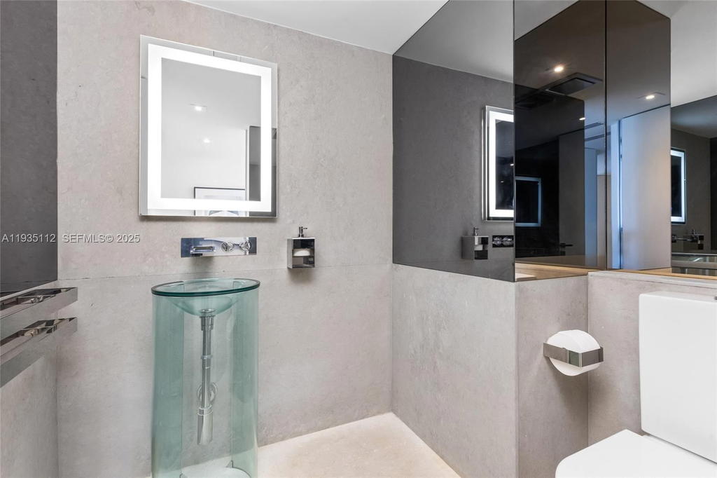 Real estate property located at 1000 Pointe Dr #3501, Miami-dade, Murano At Portofino Condo, Miami Beach, FL