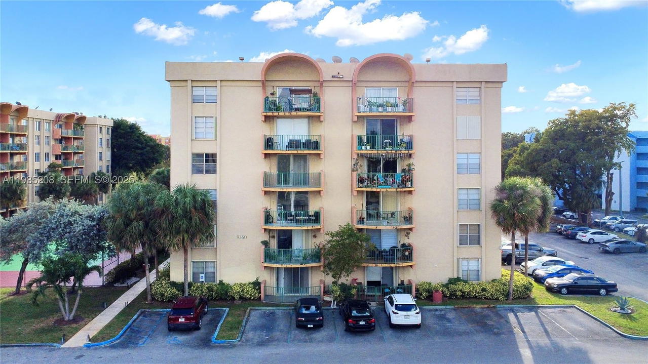 Real estate property located at 9360 Fontainebleau Blvd #101, Miami-dade, The Fountains At Fontaine, Miami, FL