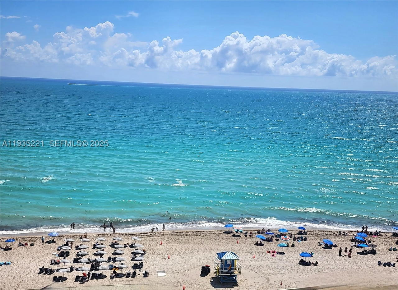 Real estate property located at 3725 Ocean Dr #425, Broward, Sea Air Towers Condo, Hollywood, FL