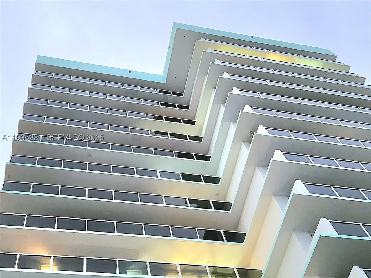Real estate property located at 3725 Ocean Dr #425, Broward, Sea Air Towers Condo, Hollywood, FL