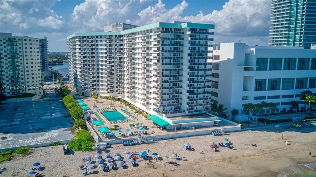 Real estate property located at 3725 Ocean Dr #425, Broward, Sea Air Towers Condo, Hollywood, FL