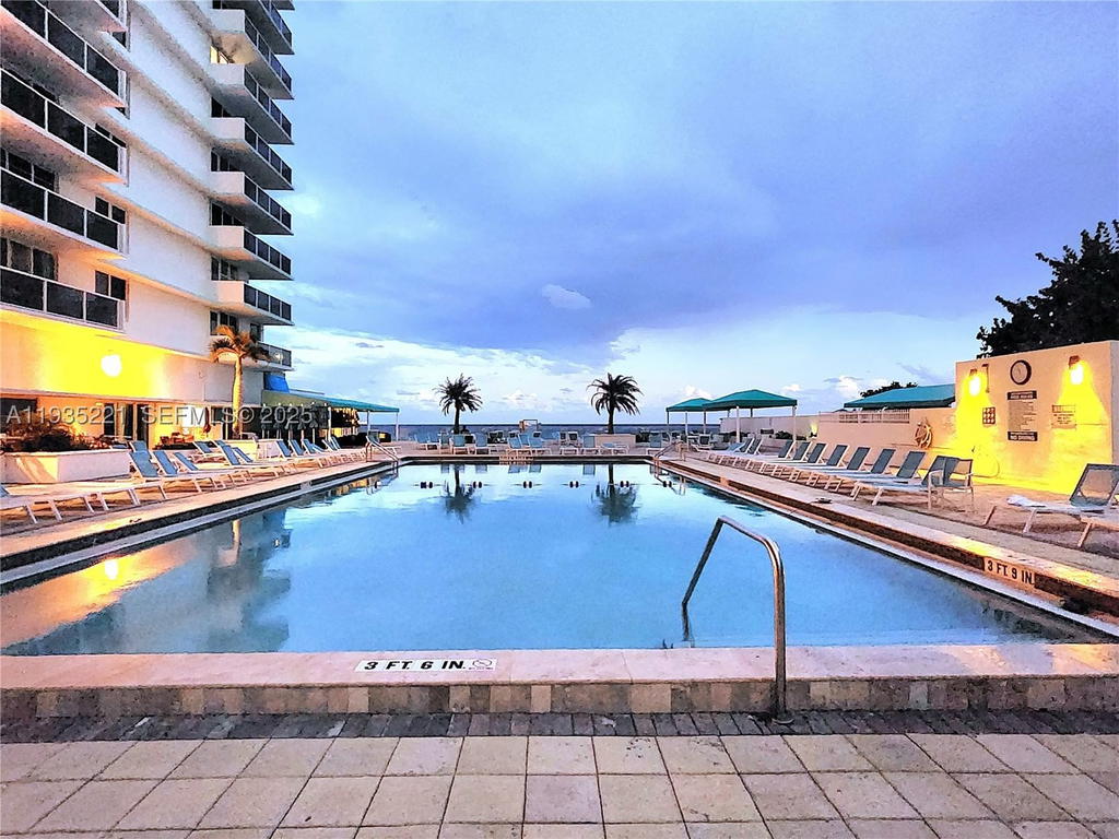 Real estate property located at 3725 Ocean Dr #425, Broward, Sea Air Towers Condo, Hollywood, FL
