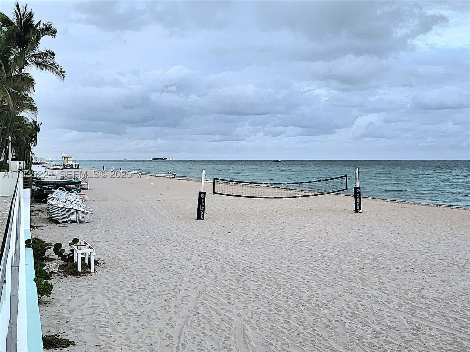 Real estate property located at 3725 Ocean Dr #425, Broward, Sea Air Towers Condo, Hollywood, FL
