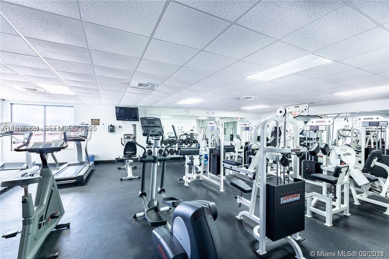 Real estate property located at 3725 Ocean Dr #425, Broward, Sea Air Towers Condo, Hollywood, FL