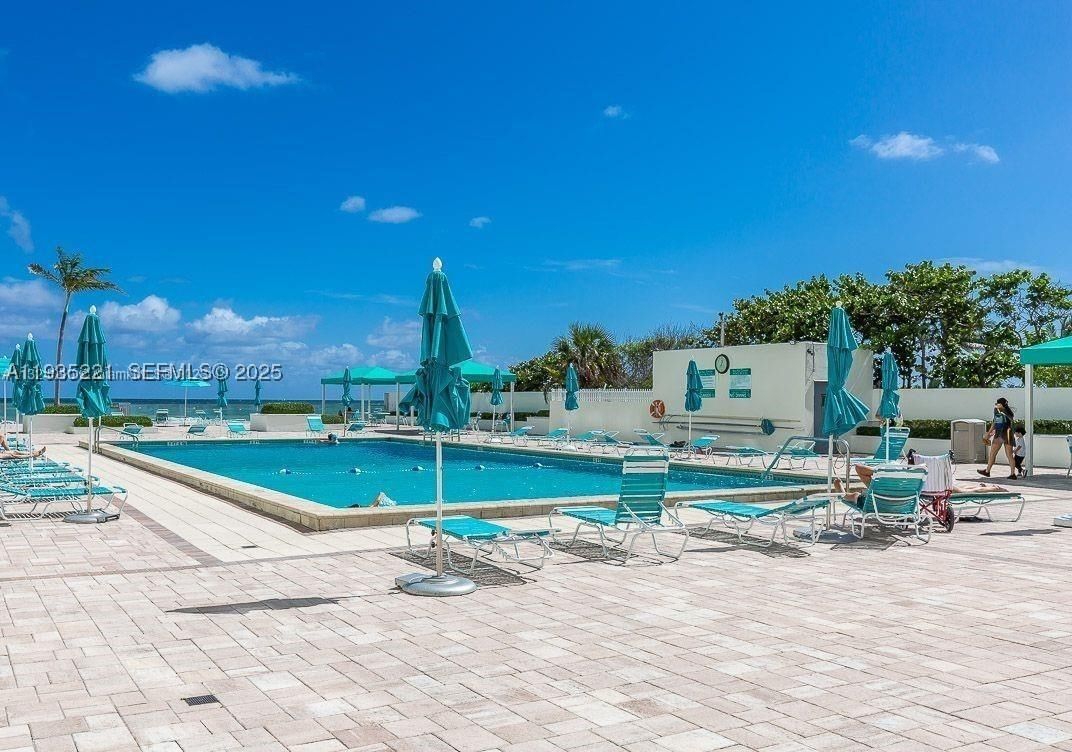 Real estate property located at 3725 Ocean Dr #425, Broward, Sea Air Towers Condo, Hollywood, FL