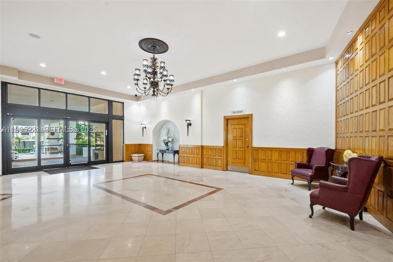 Real estate property located at 3725 Ocean Dr #425, Broward, Sea Air Towers Condo, Hollywood, FL