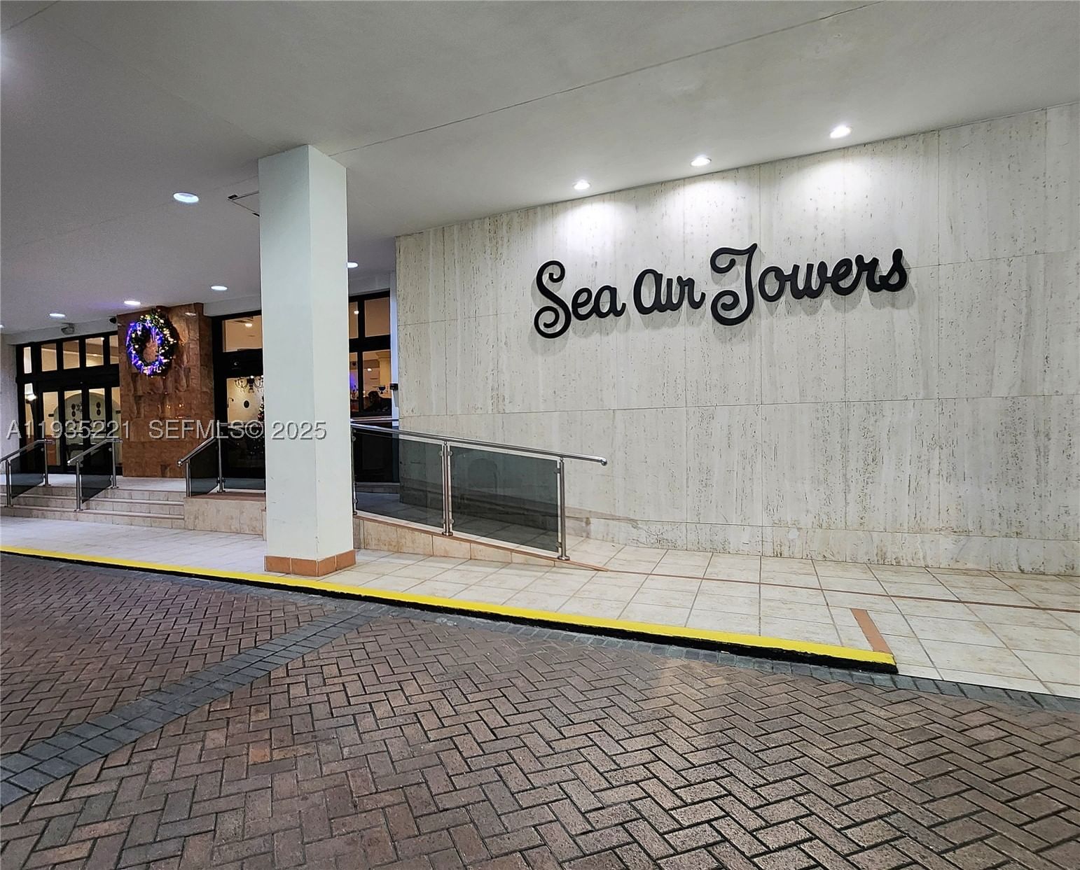 Real estate property located at 3725 Ocean Dr #425, Broward, Sea Air Towers Condo, Hollywood, FL