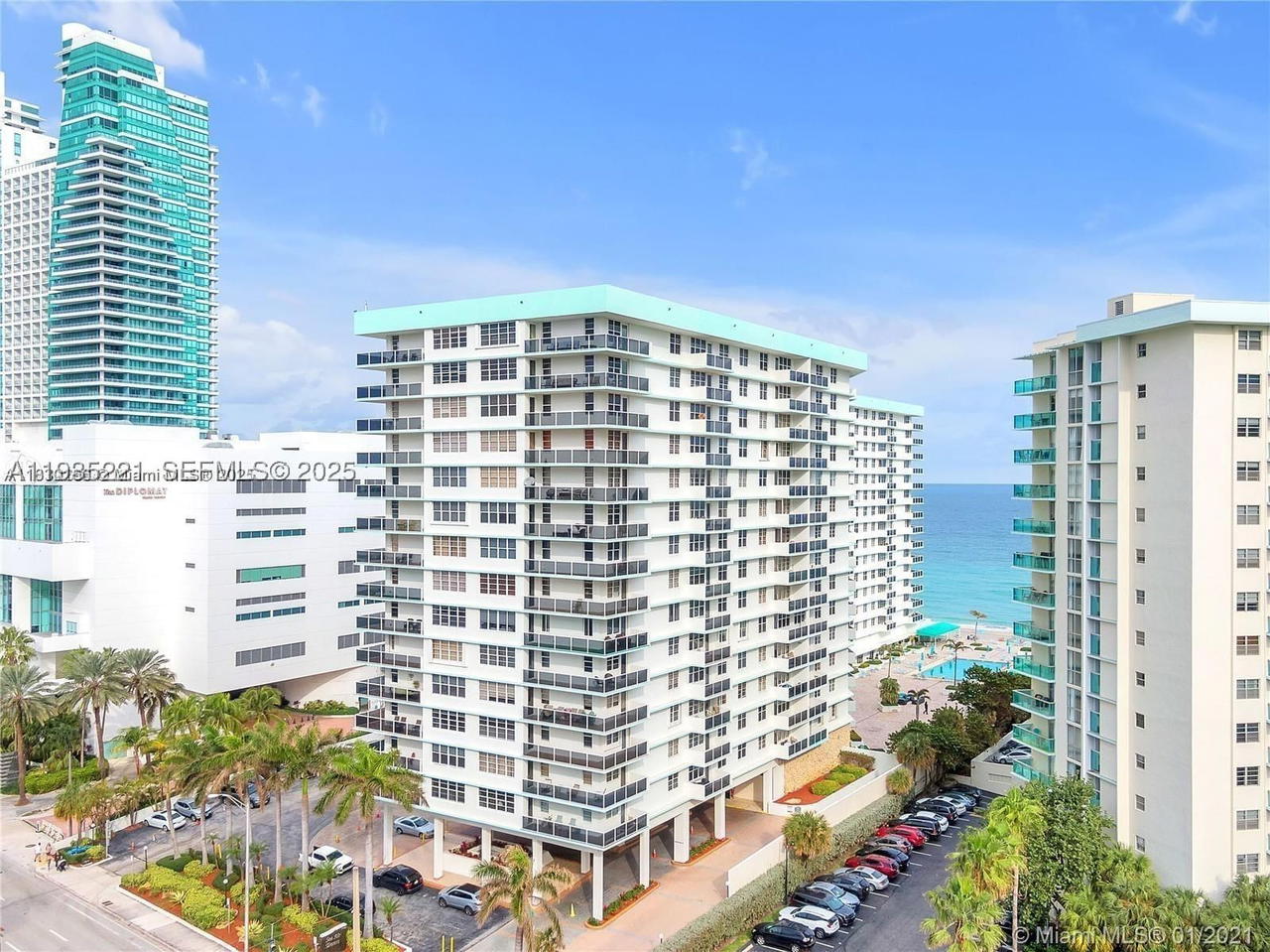 Real estate property located at 3725 Ocean Dr #425, Broward, Sea Air Towers Condo, Hollywood, FL