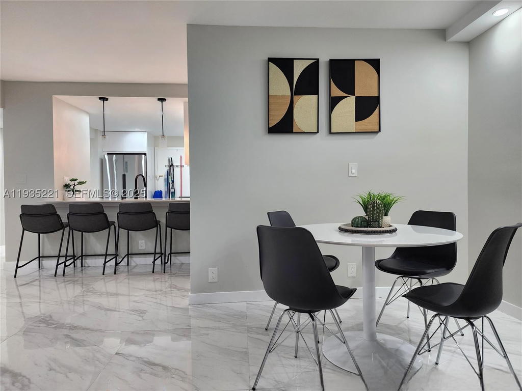 Real estate property located at 3725 Ocean Dr #425, Broward, Sea Air Towers Condo, Hollywood, FL
