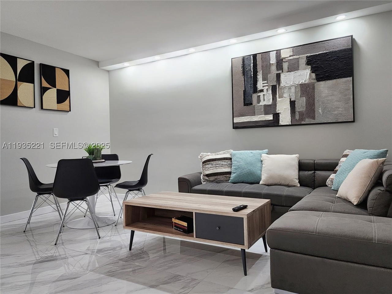 Real estate property located at 3725 Ocean Dr #425, Broward, Sea Air Towers Condo, Hollywood, FL