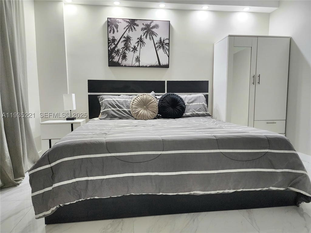 Real estate property located at 3725 Ocean Dr #425, Broward, Sea Air Towers Condo, Hollywood, FL