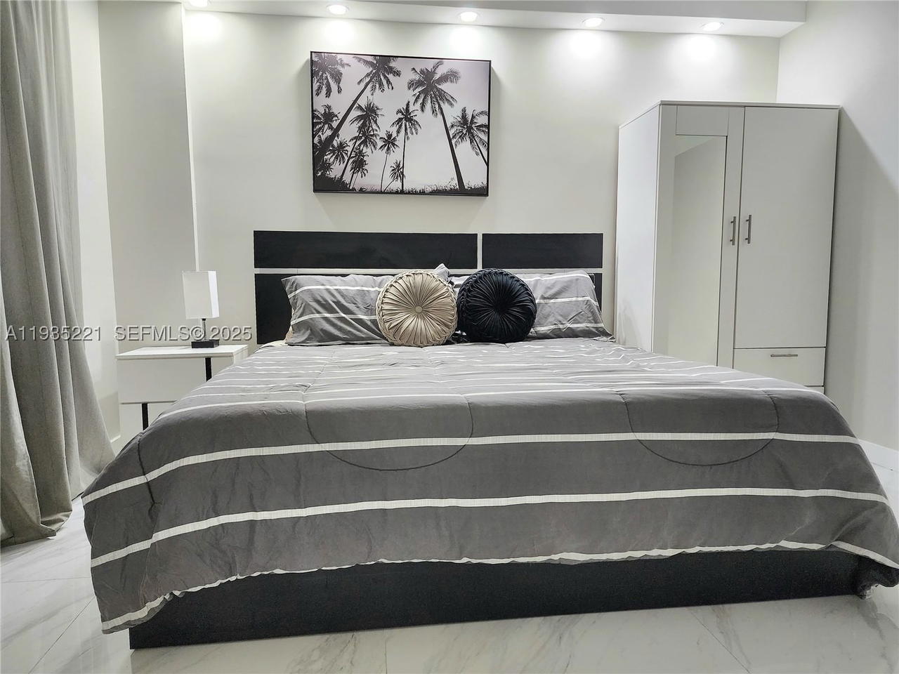 Real estate property located at 3725 Ocean Dr #425, Broward, Sea Air Towers Condo, Hollywood, FL