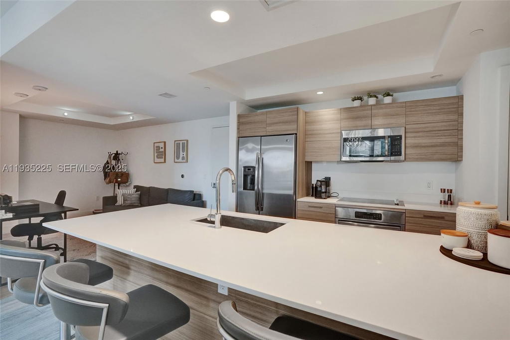 Real estate property located at 121 34th St #902, Miami-dade, 3401 Midtown Condo, Miami, FL