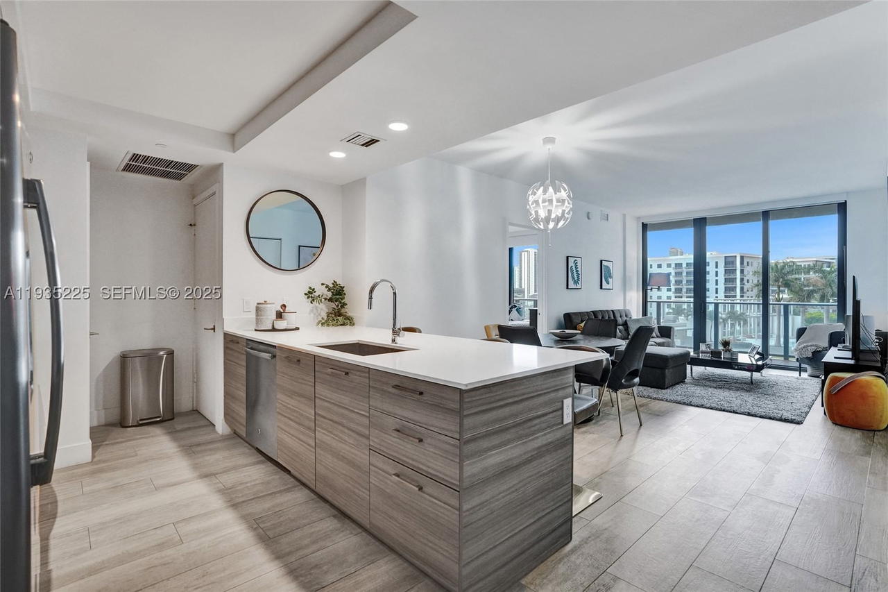 Real estate property located at 121 34th St #902, Miami-dade, 3401 Midtown Condo, Miami, FL