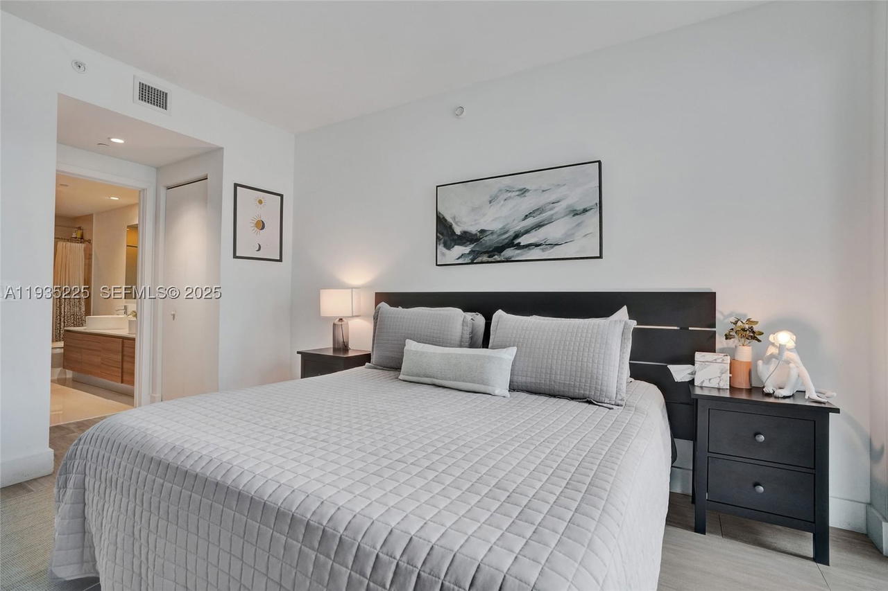 Real estate property located at 121 34th St #902, Miami-dade, 3401 Midtown Condo, Miami, FL