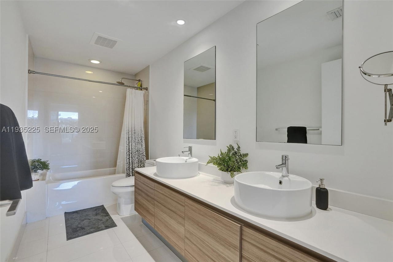 Real estate property located at 121 34th St #902, Miami-dade, 3401 Midtown Condo, Miami, FL