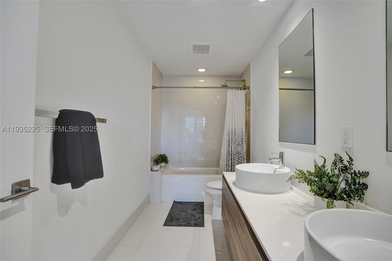 Real estate property located at 121 34th St #902, Miami-dade, 3401 Midtown Condo, Miami, FL