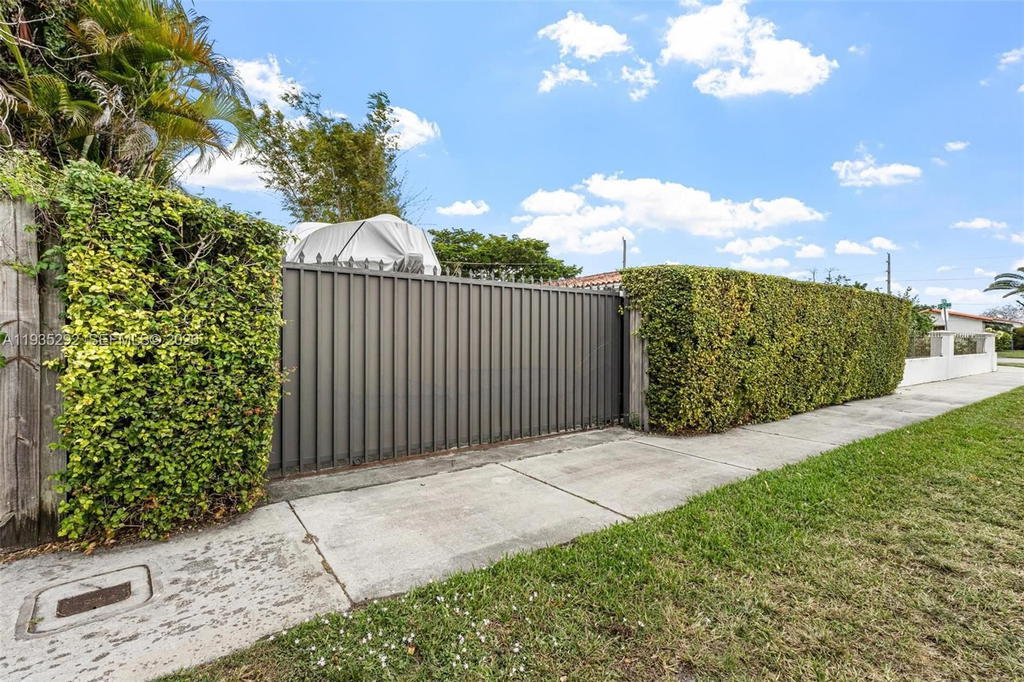 Real estate property located at 1172 102nd Ct, Miami-dade, Coral Park Ests Sec 8 1st, Miami, FL
