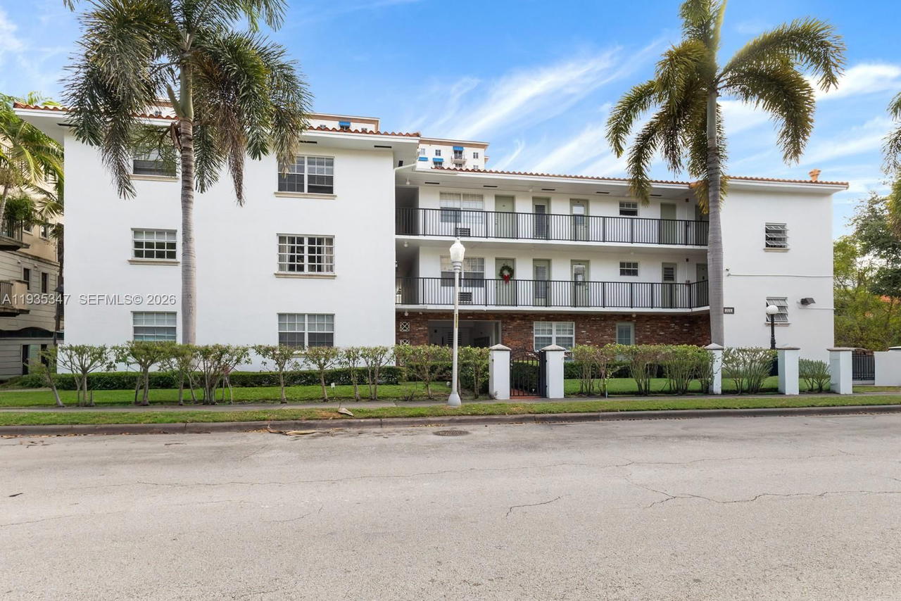 Real estate property located at 318 MAJORCA AVE #203, Miami-dade, Bella Majorca Condo, Coral Gables, FL