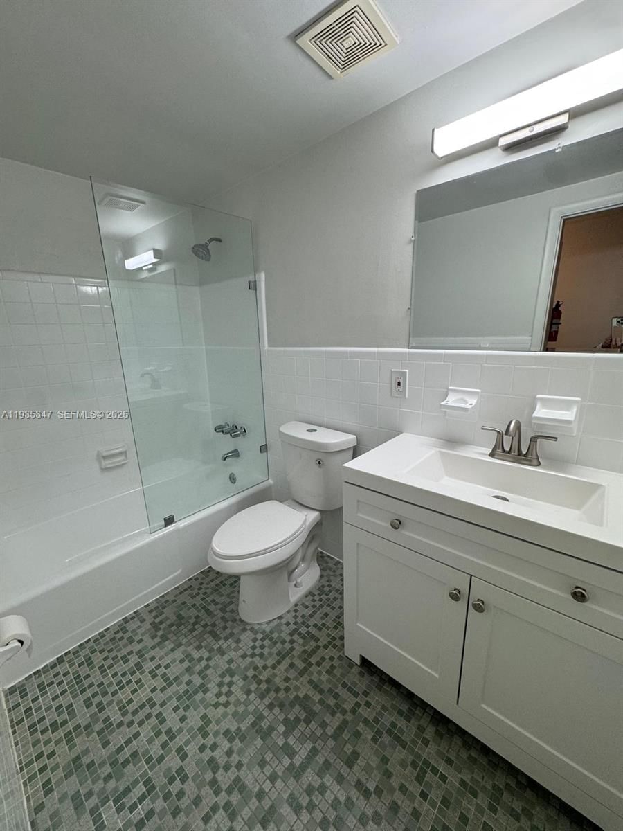 Real estate property located at 318 MAJORCA AVE #203, Miami-dade, Bella Majorca Condo, Coral Gables, FL