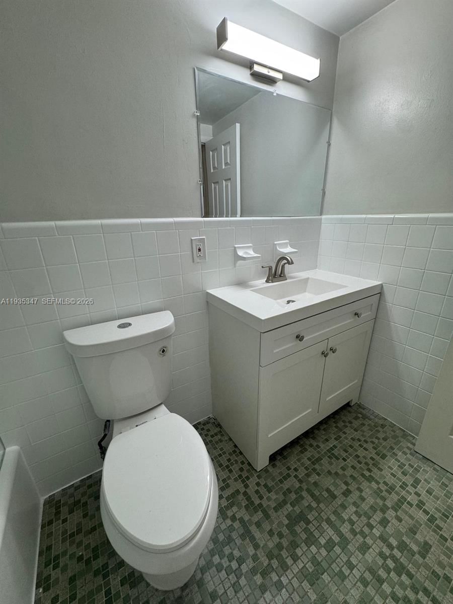 Real estate property located at 318 MAJORCA AVE #203, Miami-dade, Bella Majorca Condo, Coral Gables, FL