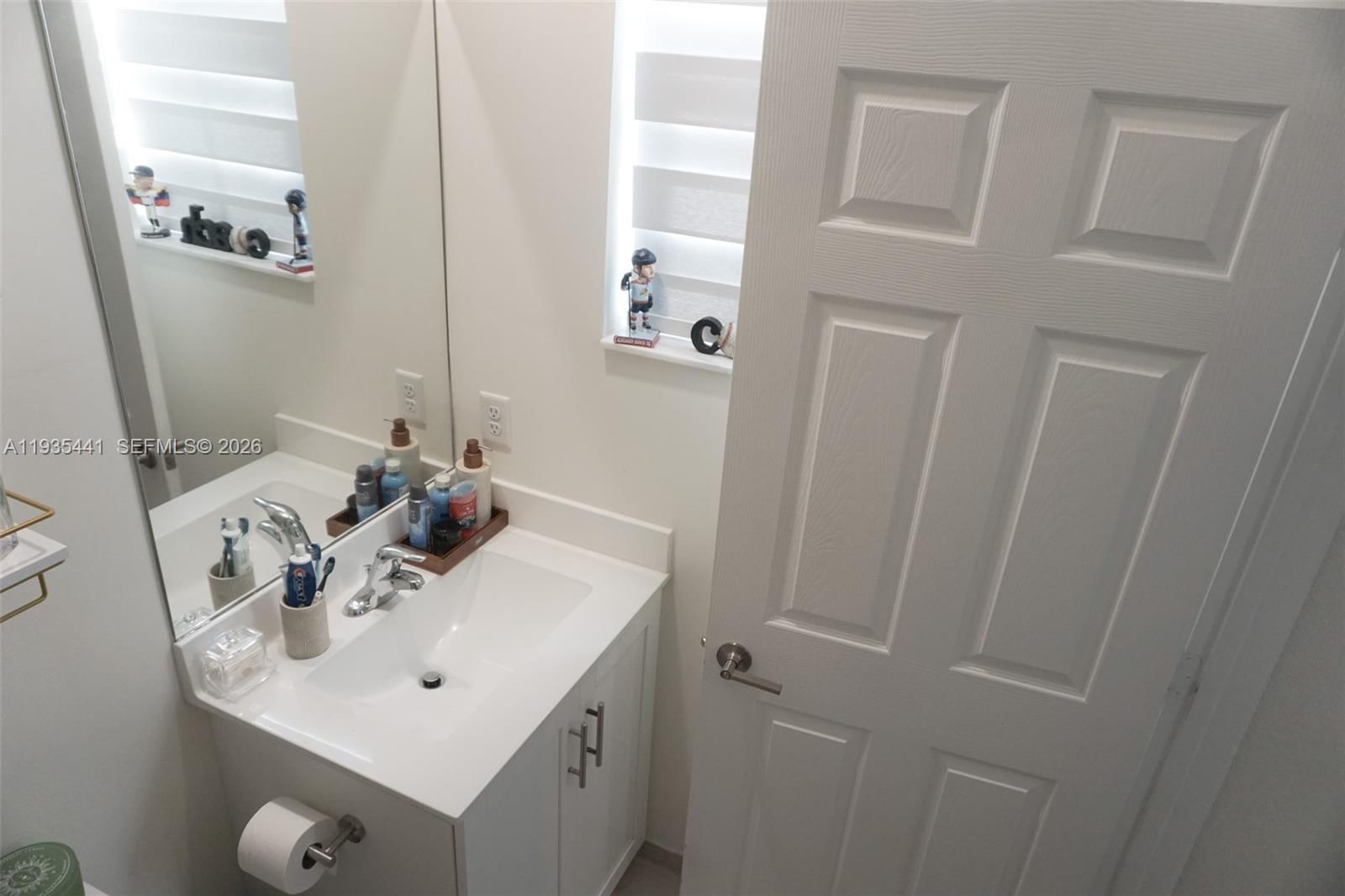 Real estate property located at 10589 32nd Ln, Miami-dade, Aquabella Section Two, Hialeah Gardens, FL