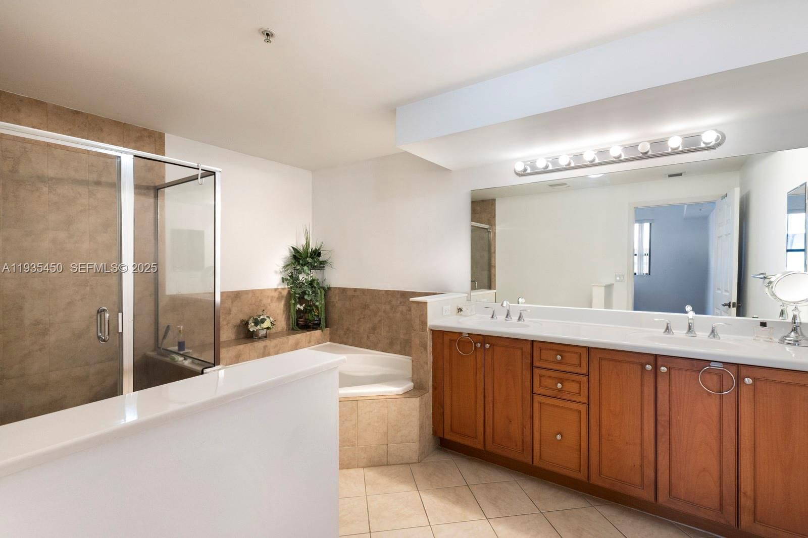 Real estate property located at 8395 73rd Ave #521, Miami-dade, Colonnade At Dadeland Sw, Miami, FL