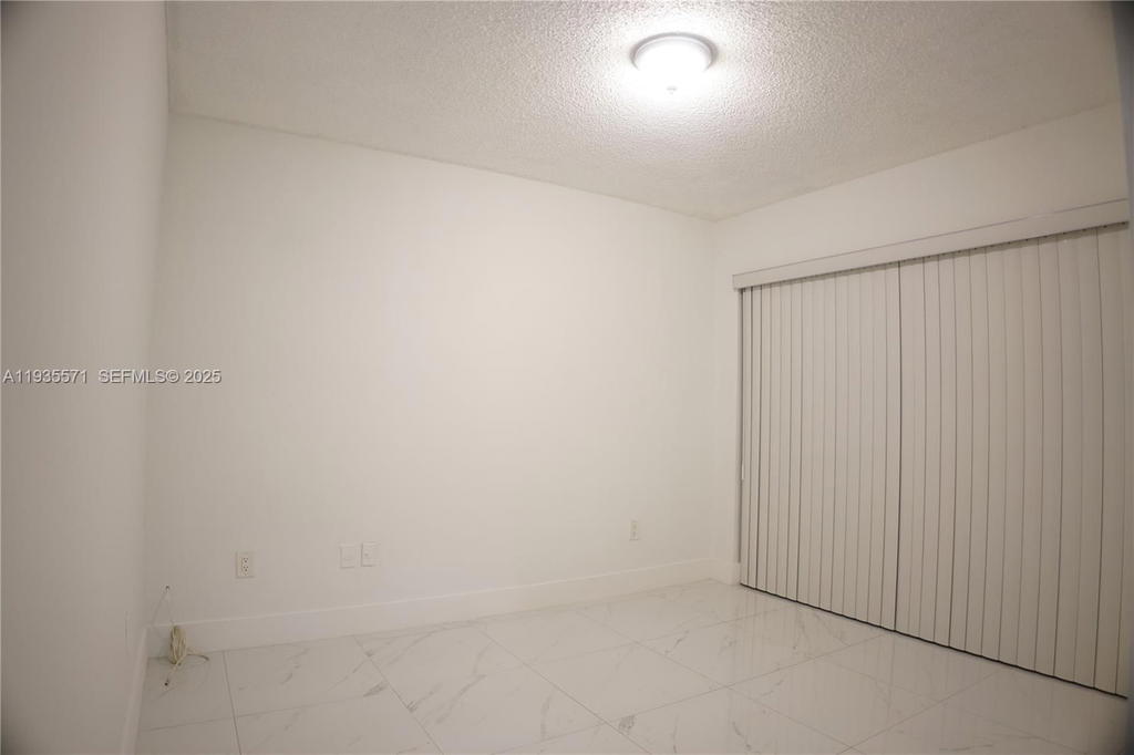 Real estate property located at 5141 101st Pl, Miami-dade, Village Of Doral Lakes, Doral, FL