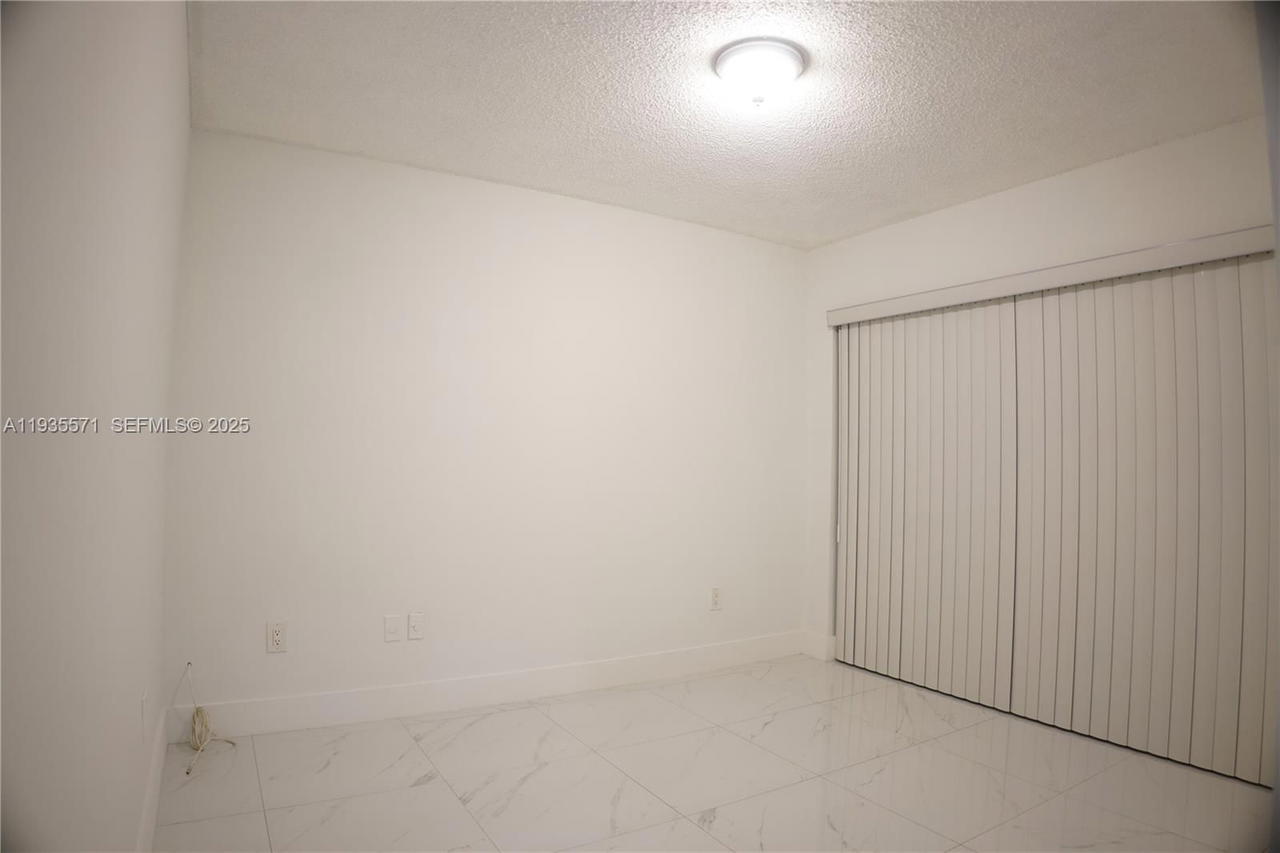 Real estate property located at 5141 101st Pl, Miami-dade, Village Of Doral Lakes, Doral, FL